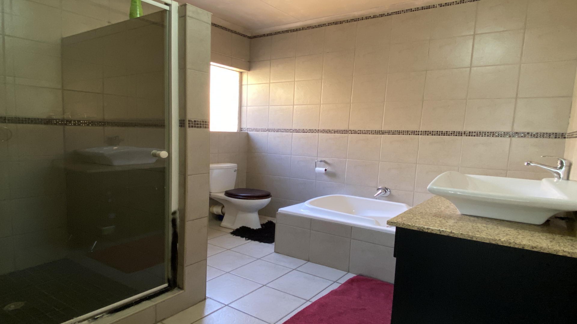 Bathroom 1 of property in Strubensvallei