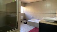 Bathroom 1 of property in Strubensvallei