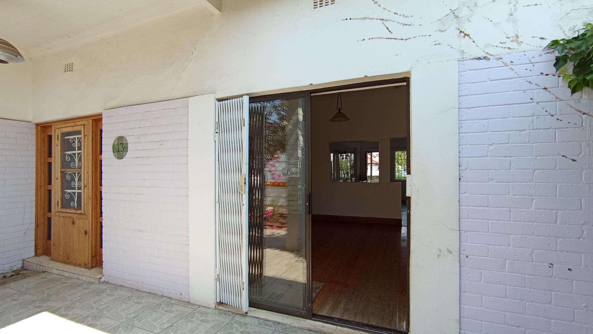 Front View of property in Melville