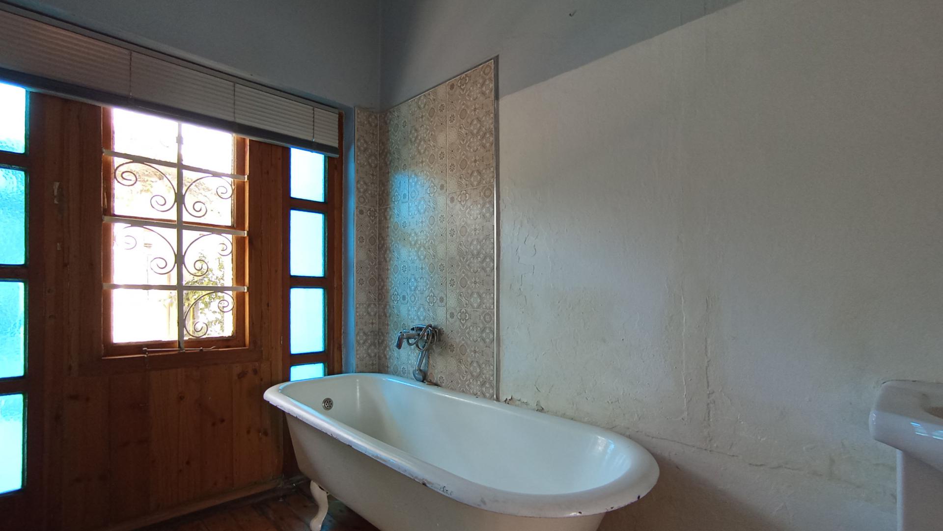 Bathroom 1 - 24 square meters of property in Melville