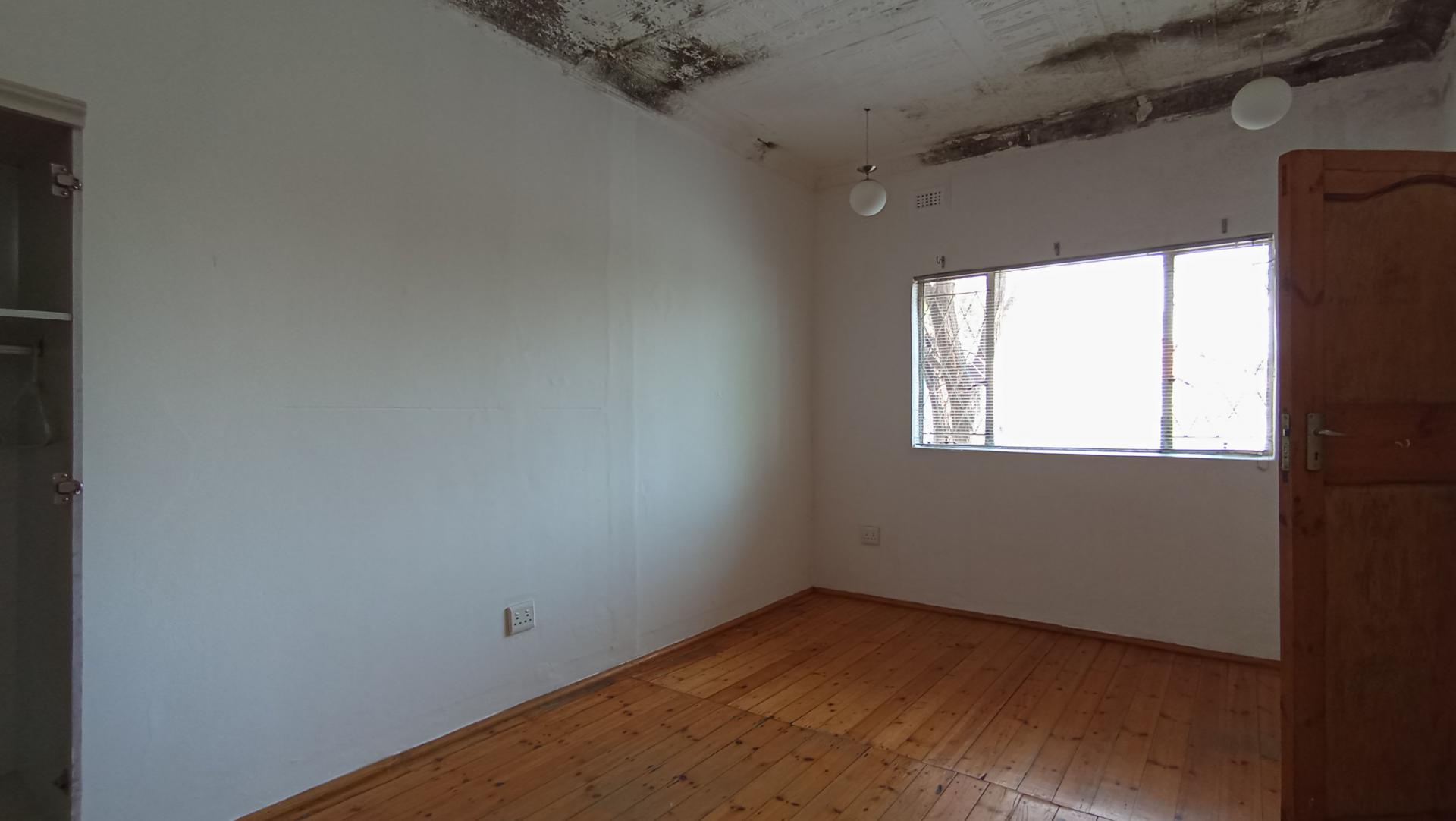 Bed Room 1 - 80 square meters of property in Melville