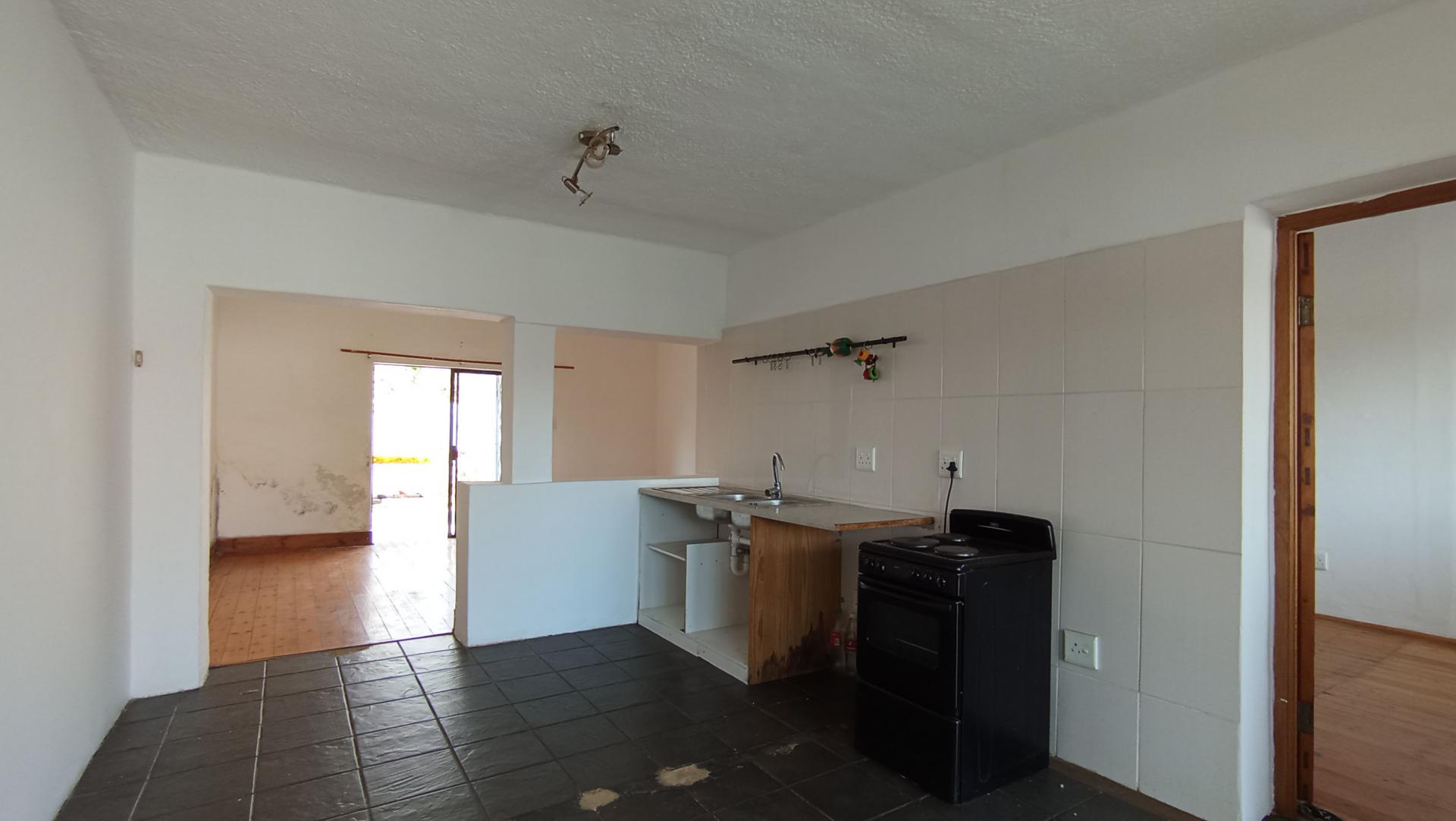 Kitchen - 30 square meters of property in Melville