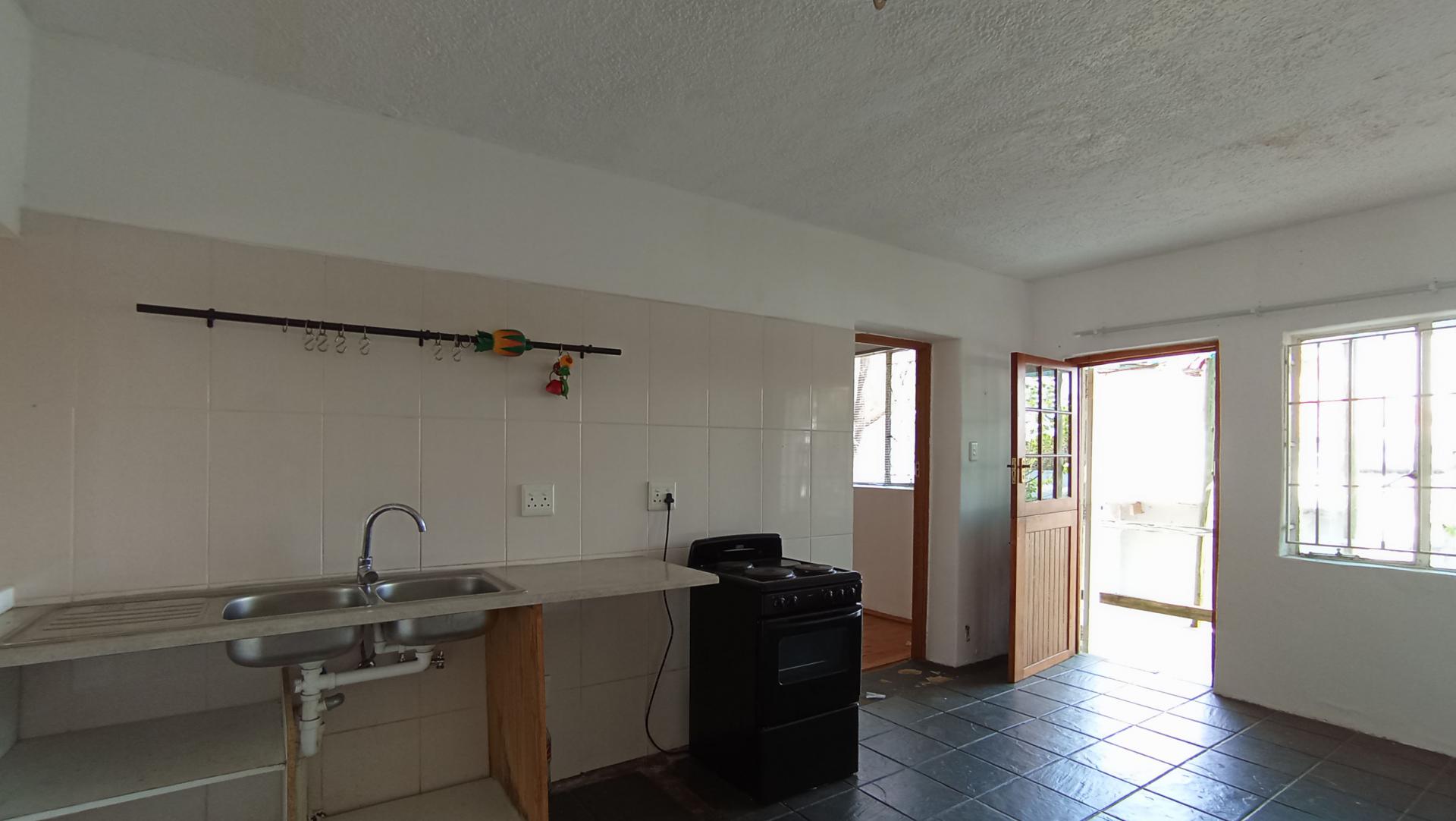Kitchen - 30 square meters of property in Melville