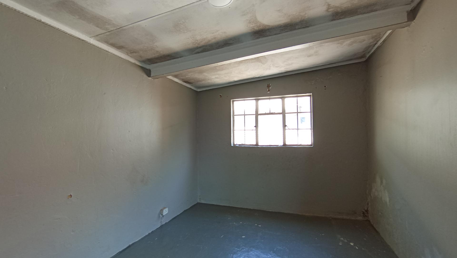 Bed Room 1 - 80 square meters of property in Melville