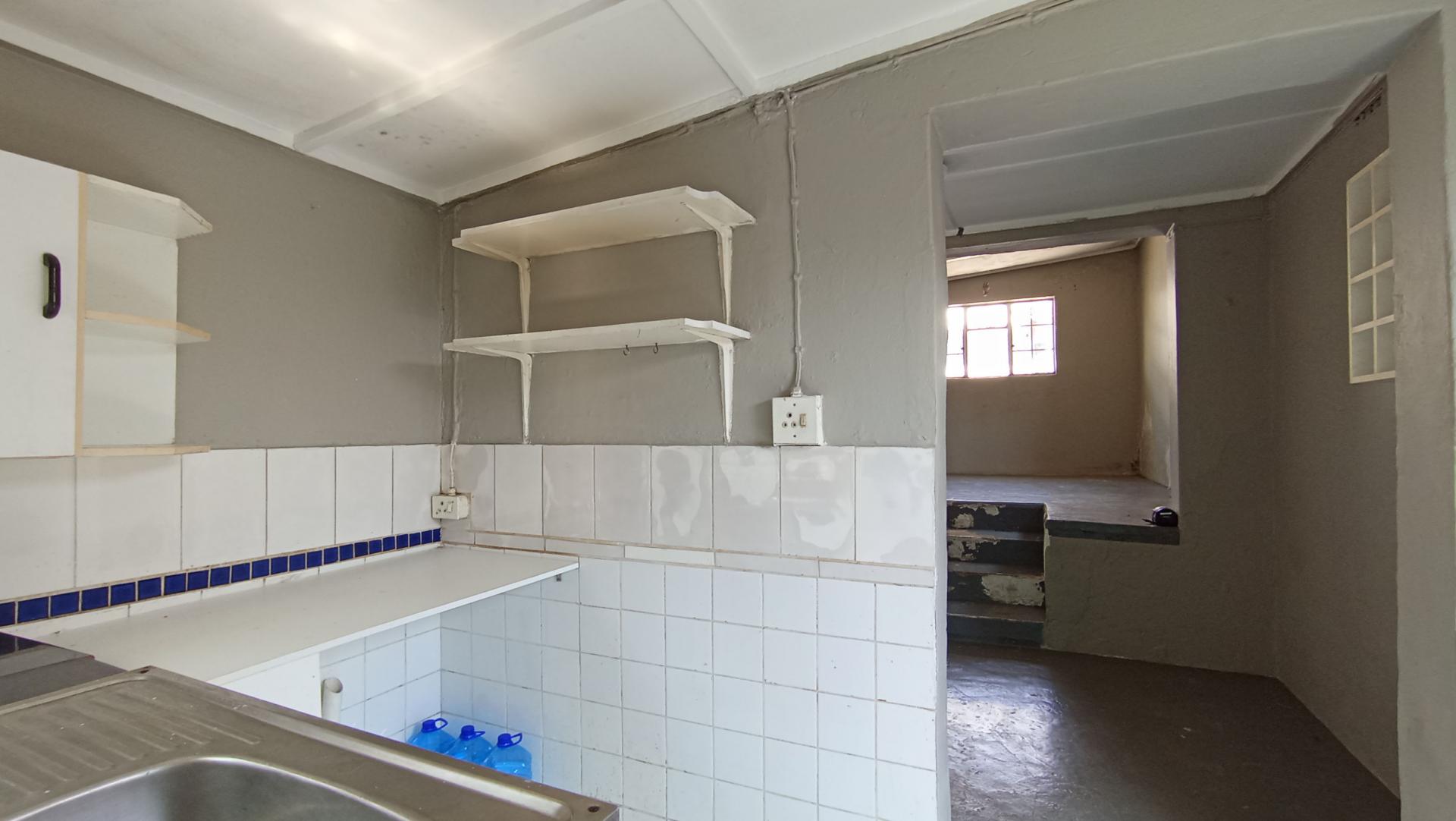 Kitchen - 30 square meters of property in Melville
