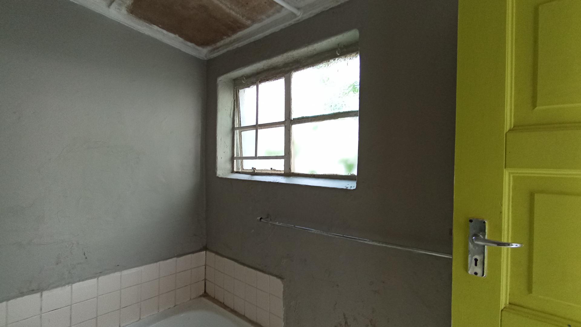 Bathroom 1 - 24 square meters of property in Melville