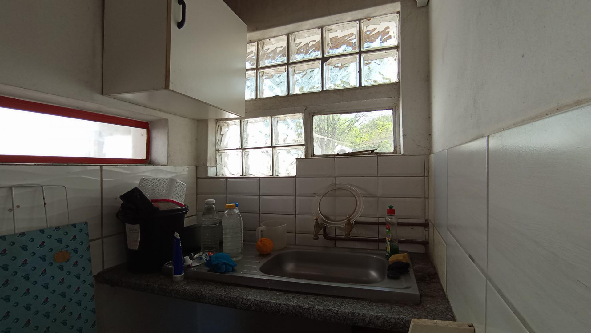 Kitchen - 30 square meters of property in Melville
