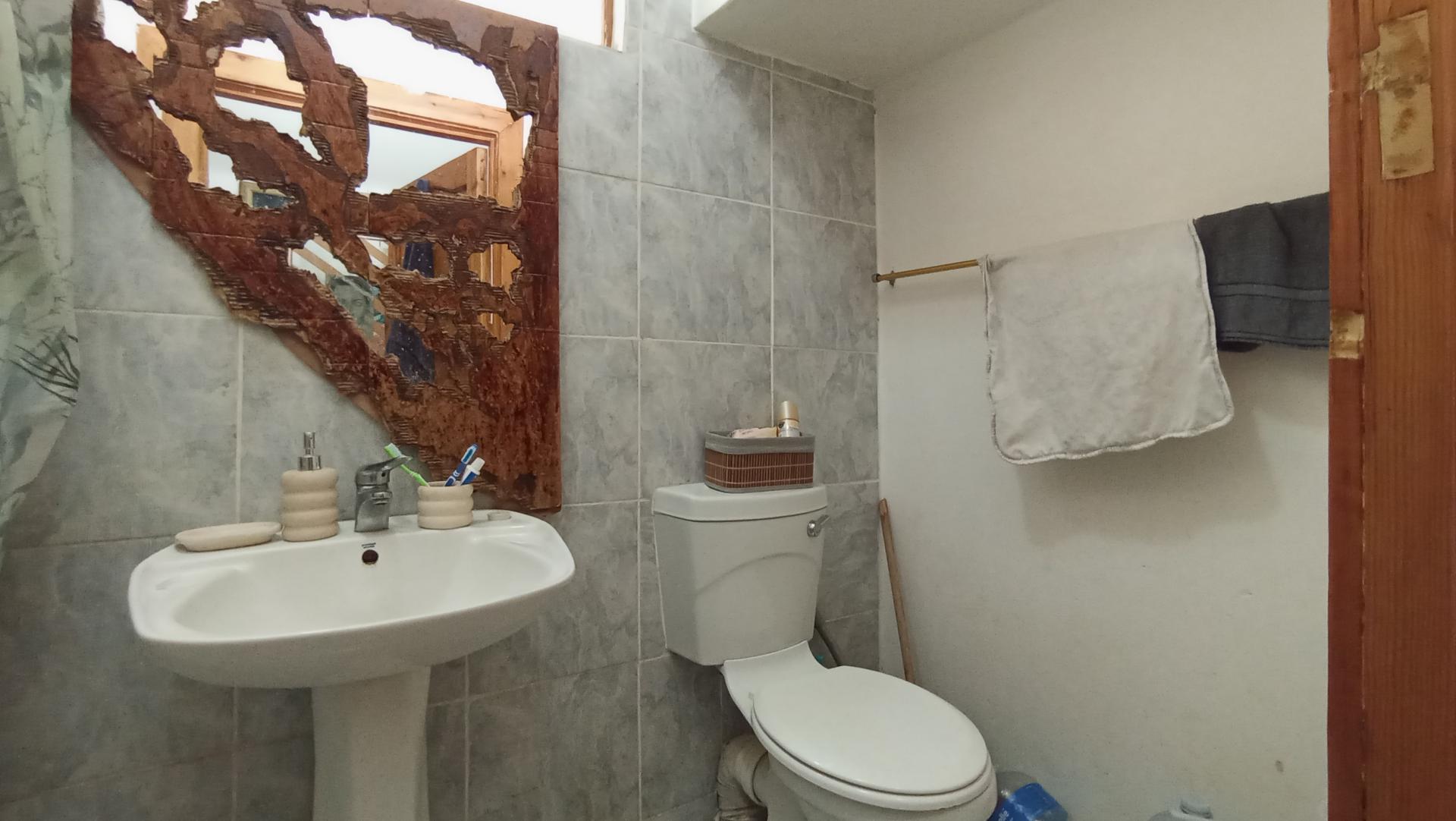 Bathroom 1 - 24 square meters of property in Melville