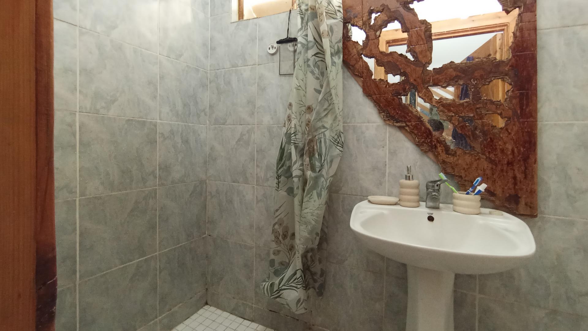 Bathroom 1 - 24 square meters of property in Melville