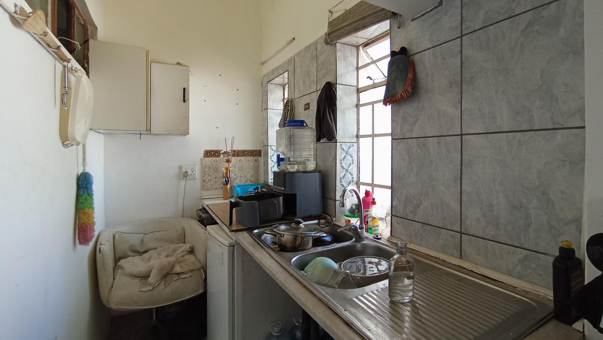 Lounges - 22 square meters of property in Melville