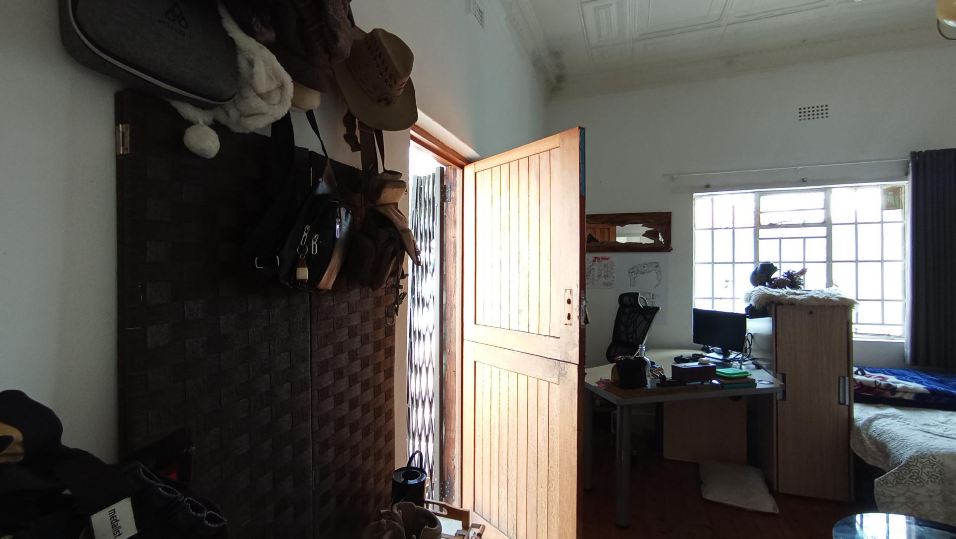 Bed Room 1 - 80 square meters of property in Melville