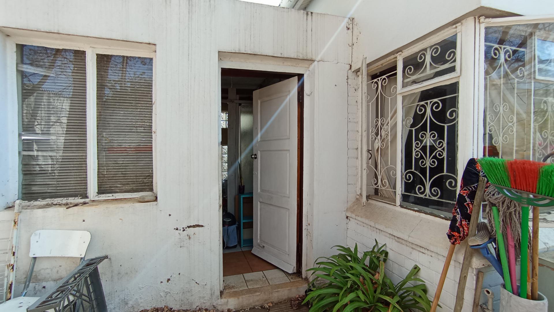 Front View of property in Melville