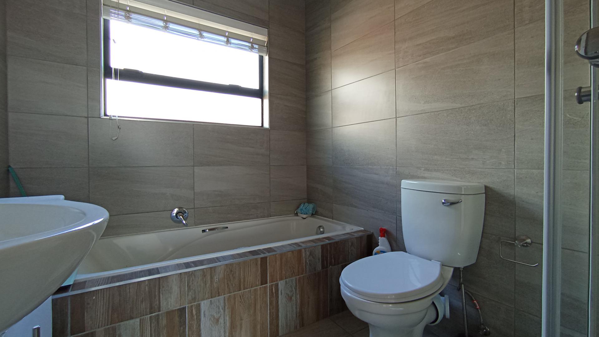 Main Bathroom - 6 square meters of property in Allen’s Nek