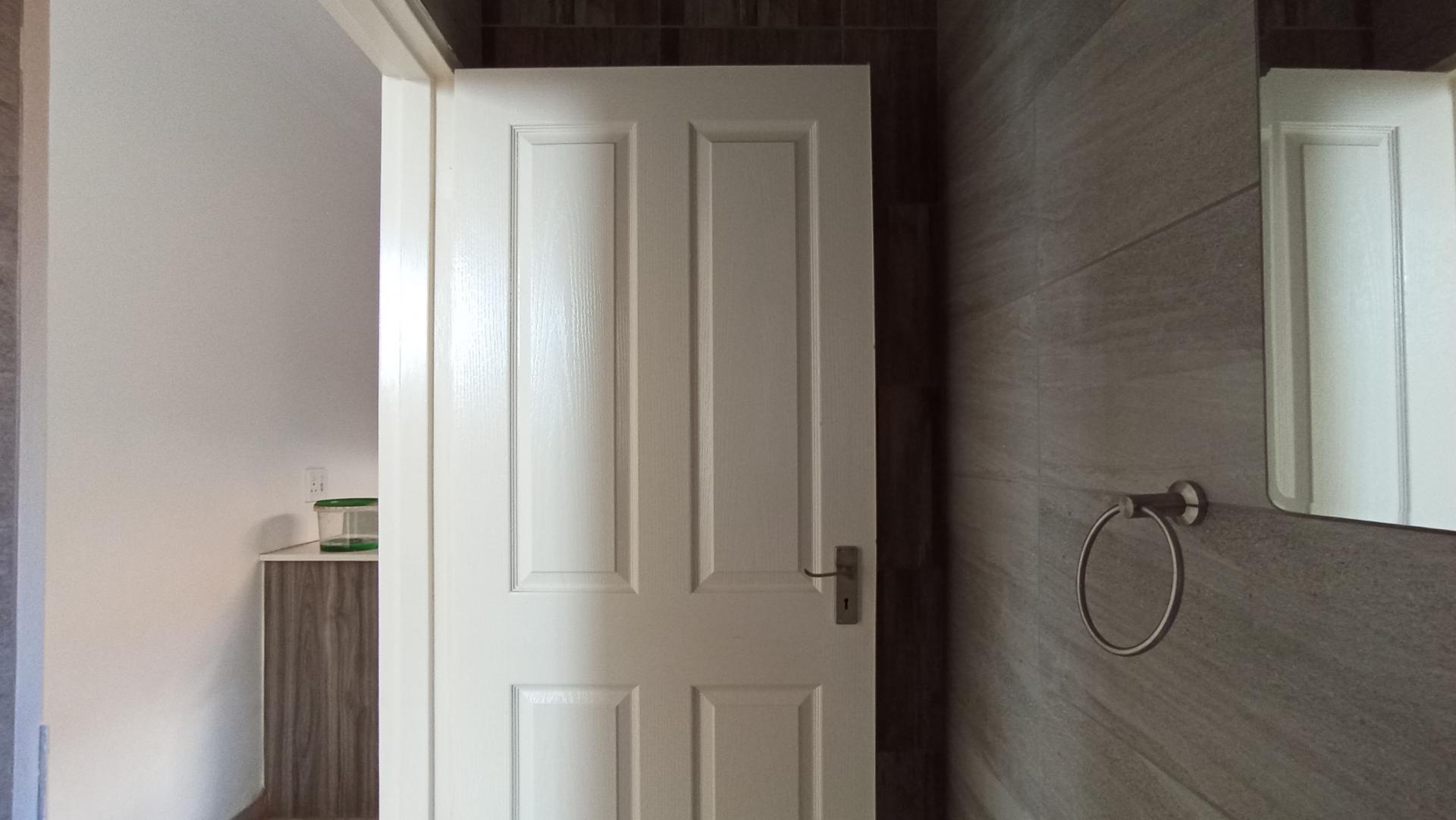 Guest Toilet - 2 square meters of property in Allen’s Nek