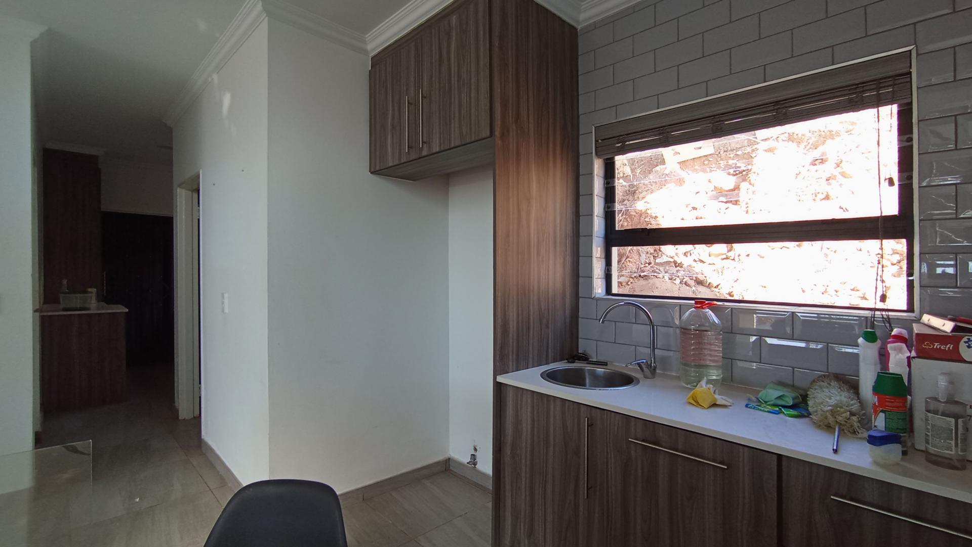 Kitchen - 14 square meters of property in Allen’s Nek