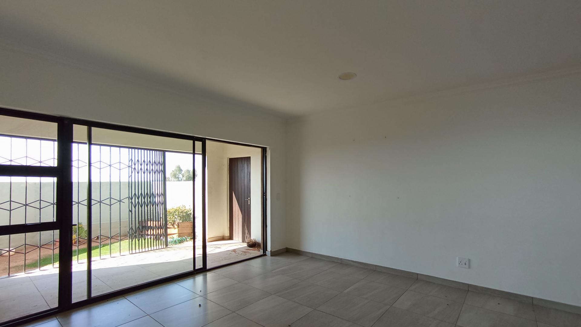 Lounges - 21 square meters of property in Allen’s Nek