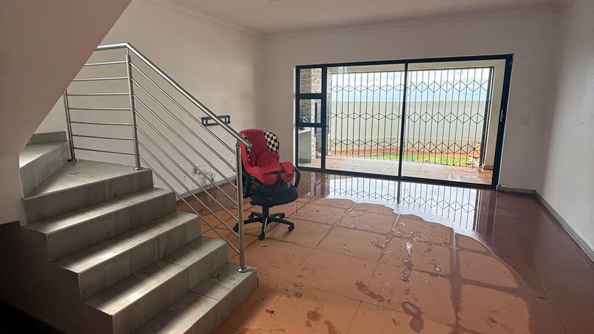 Lounges - 21 square meters of property in Allen’s Nek