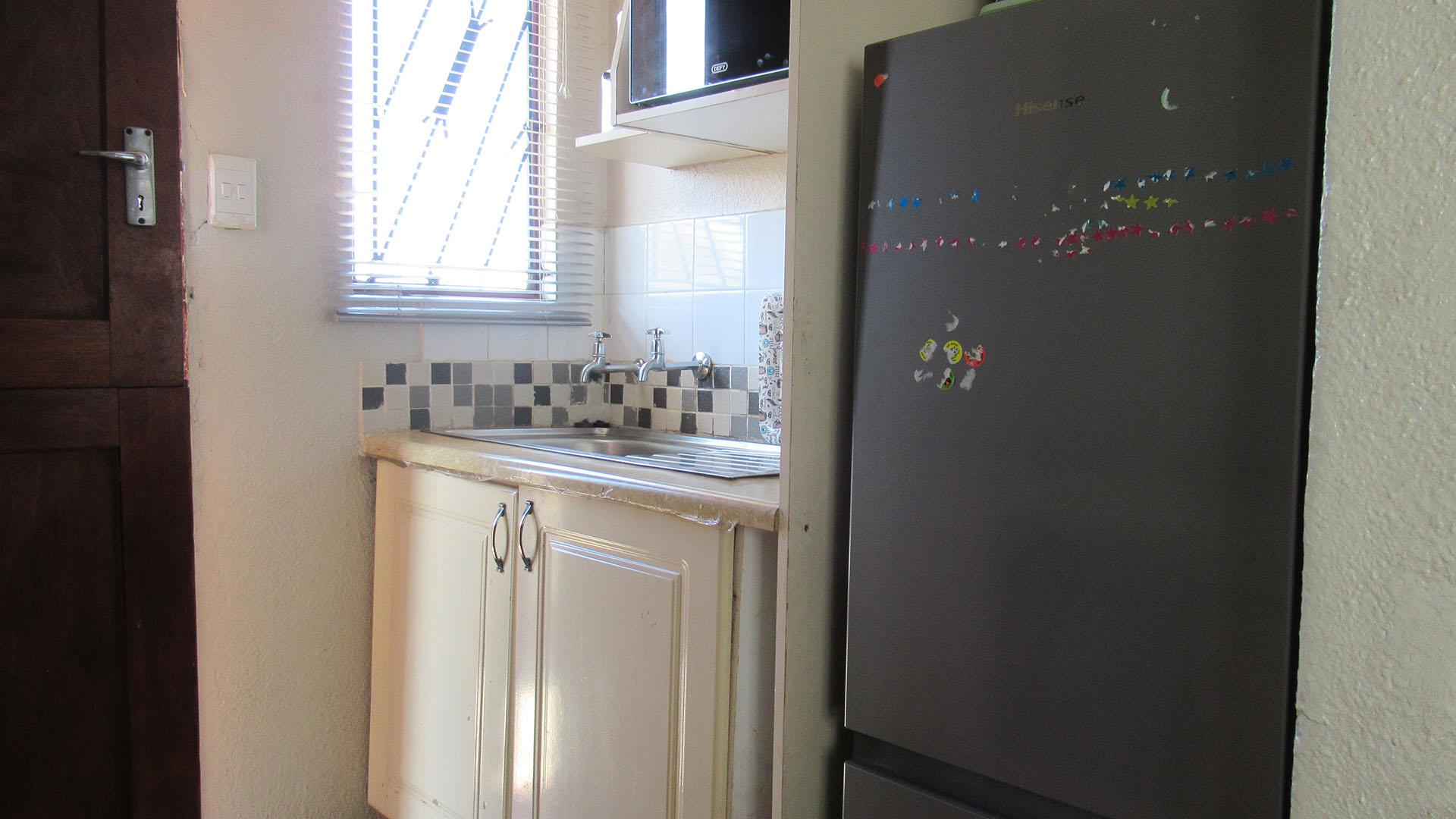 Kitchen - 6 square meters of property in Naturena