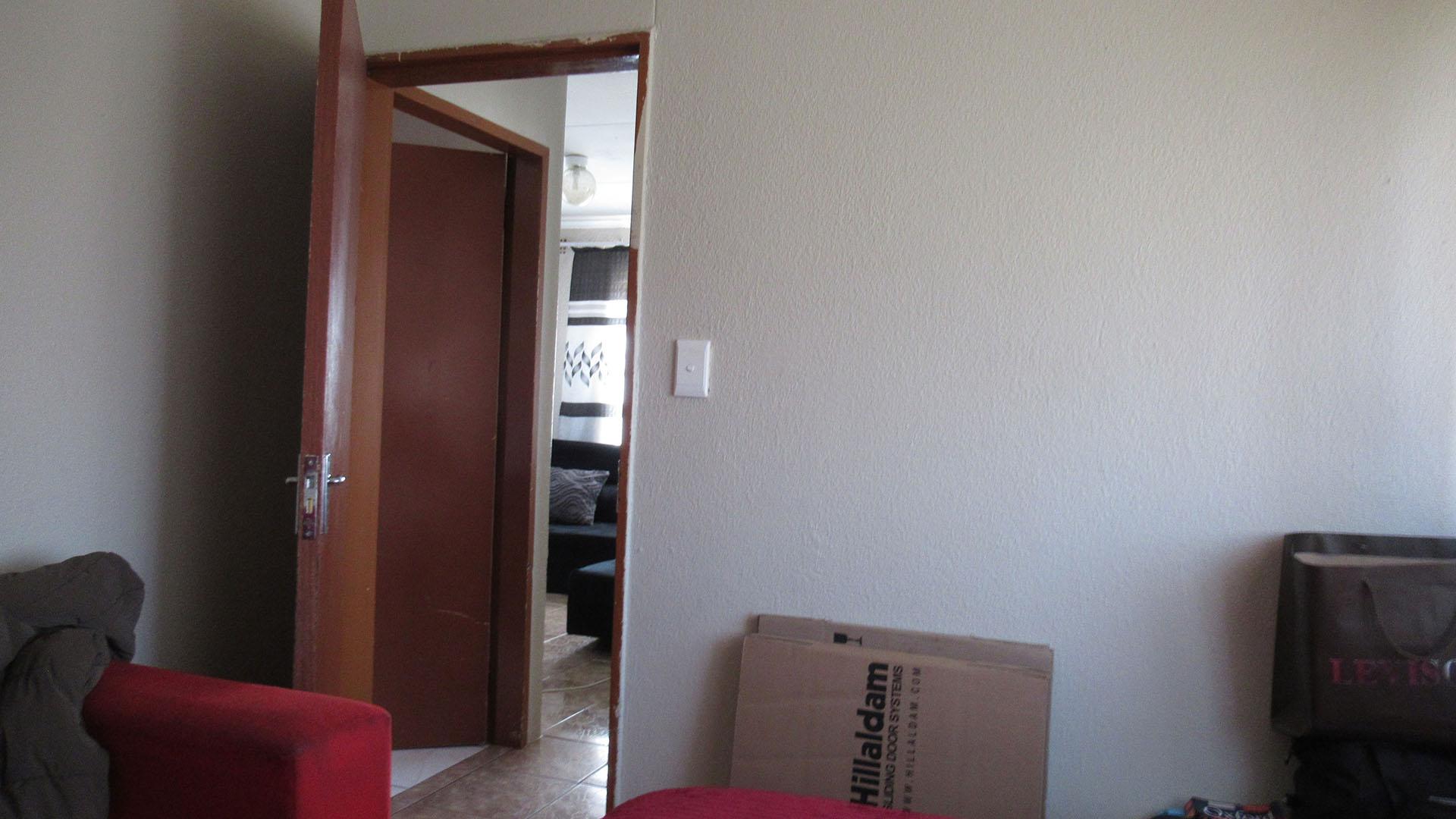 Bed Room 2 - 9 square meters of property in Naturena