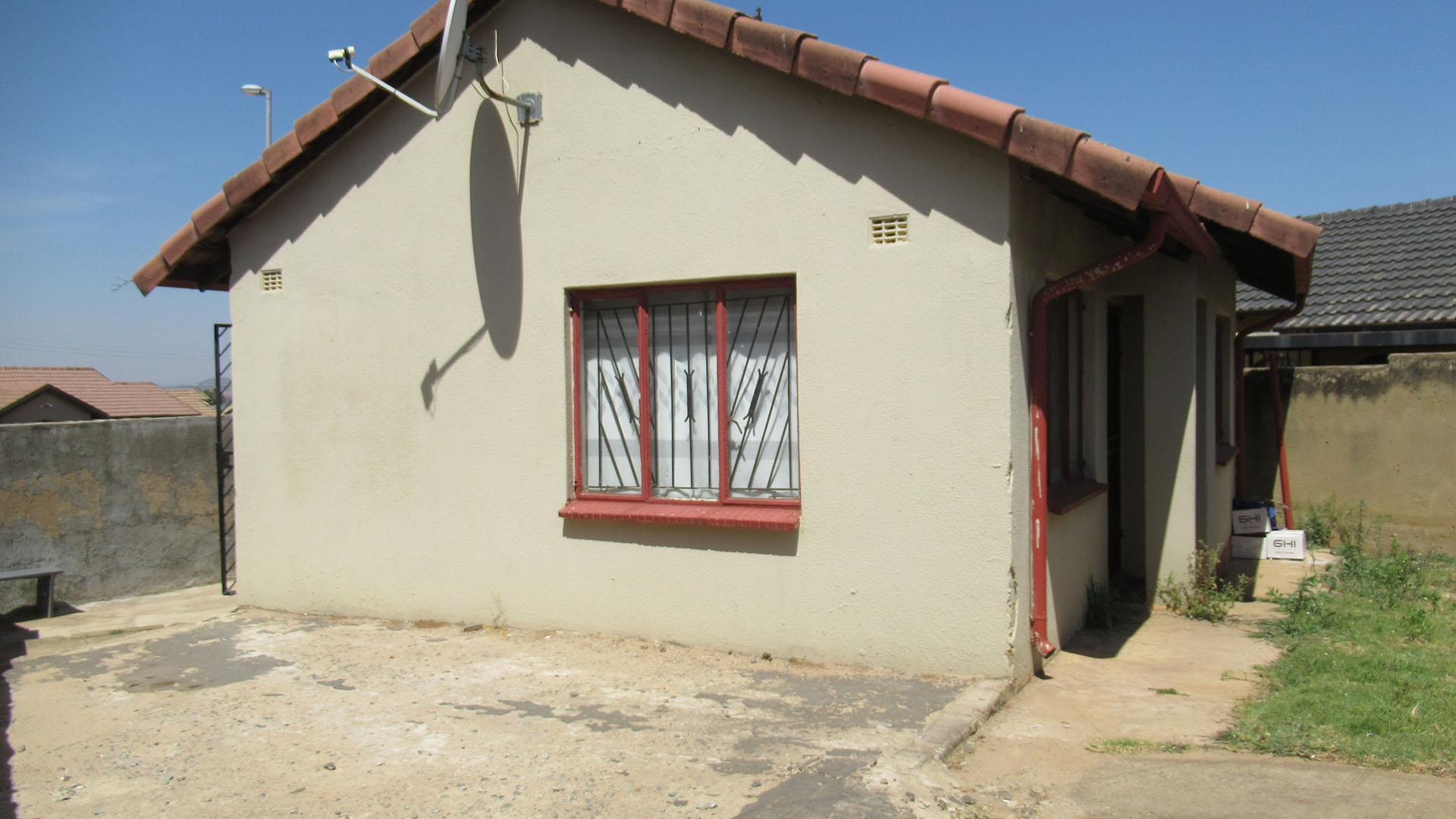 Front View of property in Naturena