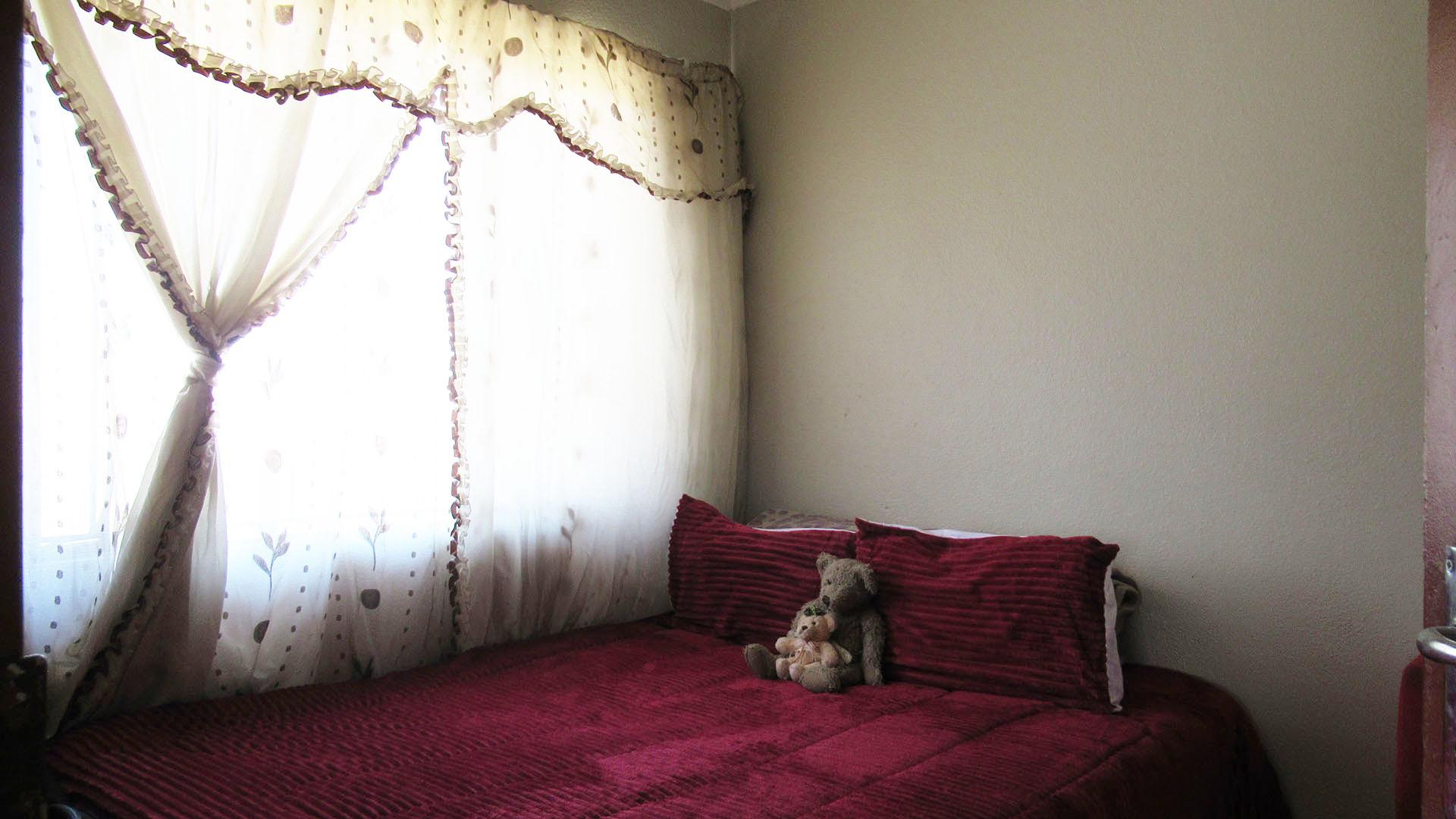 Bed Room 2 - 9 square meters of property in Naturena