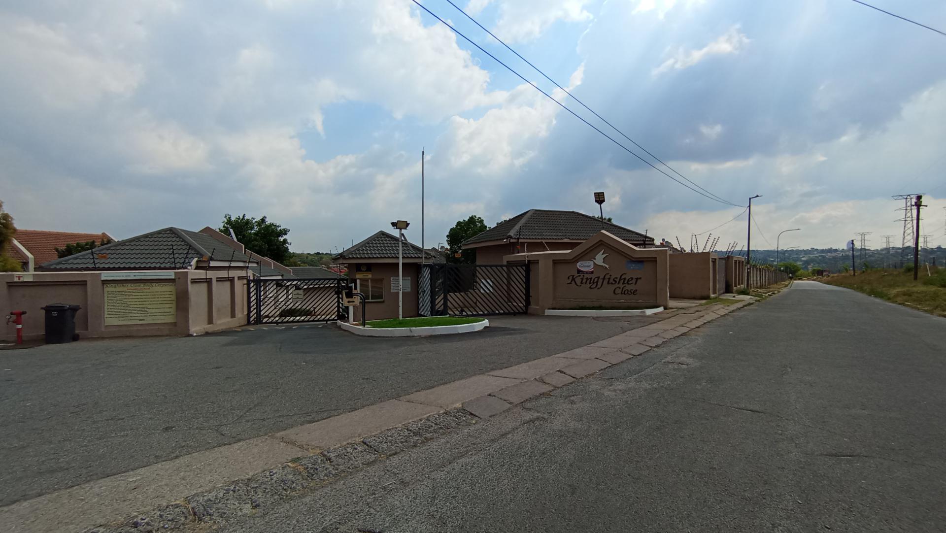 Front View of property in Rembrandt Park