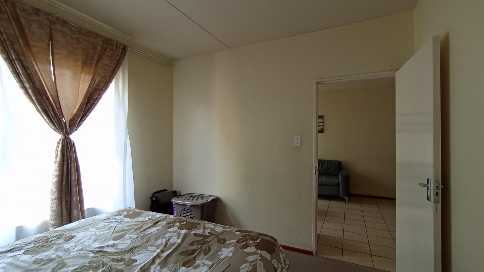 Bed Room 1 - 13 square meters of property in Rembrandt Park