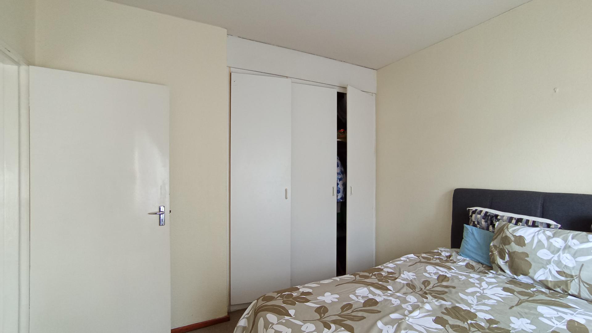 Bed Room 1 - 13 square meters of property in Rembrandt Park