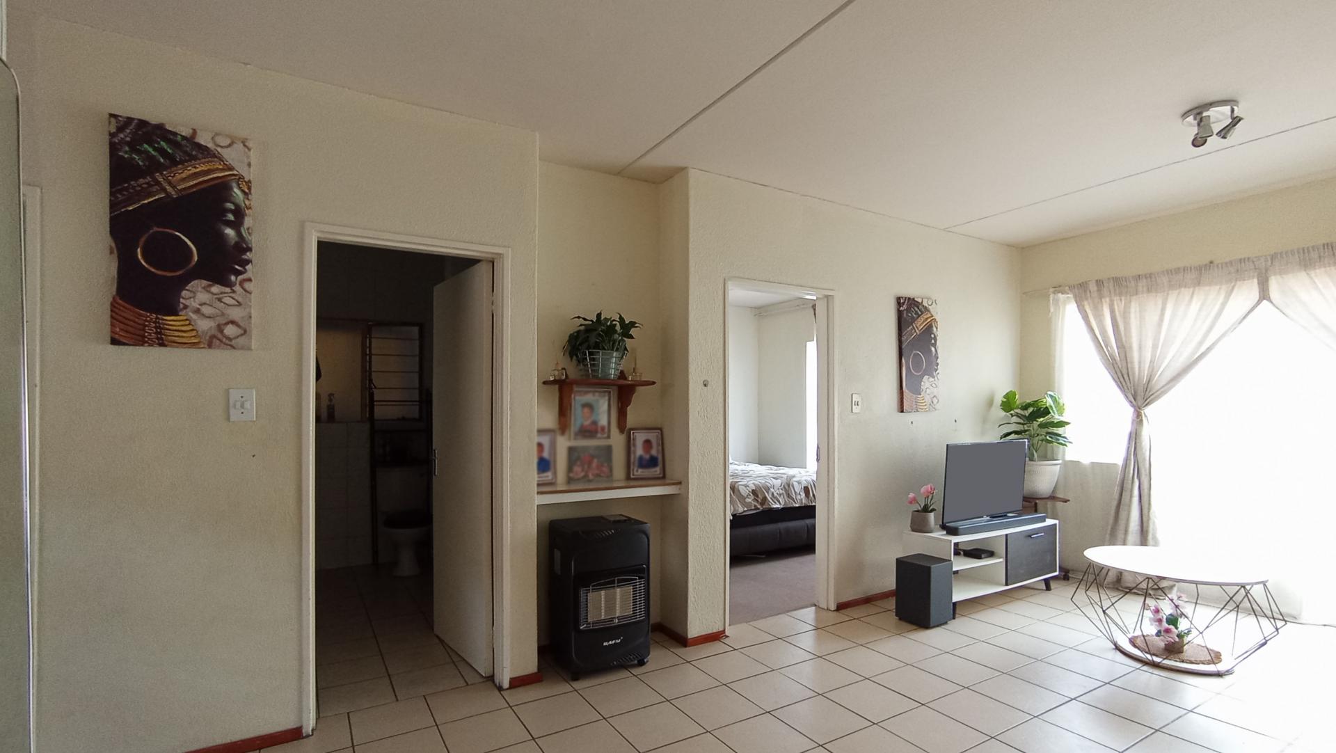 Lounges - 23 square meters of property in Rembrandt Park