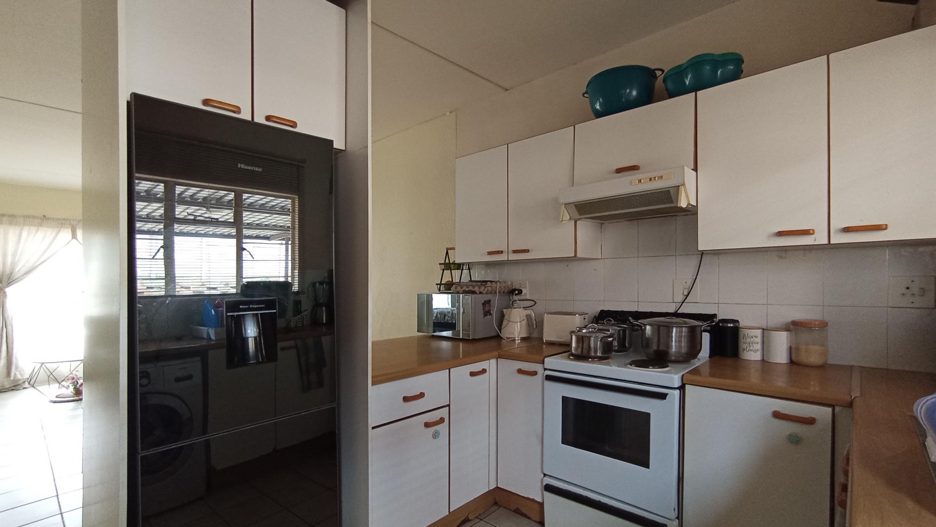 Kitchen - 9 square meters of property in Rembrandt Park
