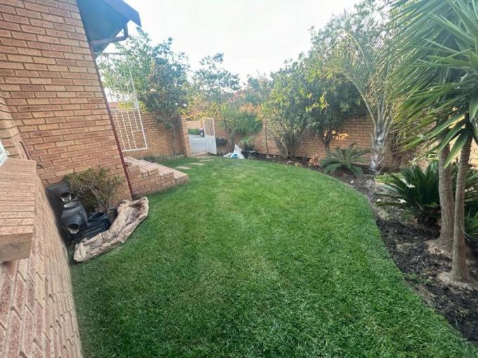 2 Bedroom Simplex to Rent in The Reeds - Property to rent - MR689194