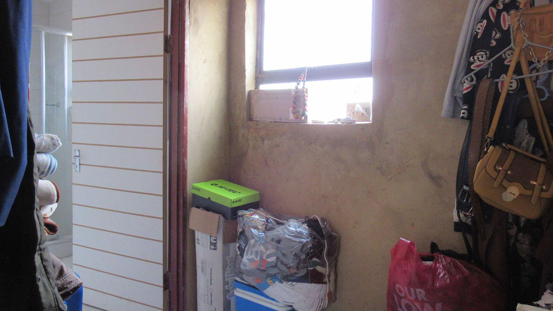 Main Bedroom - 18 square meters of property in Protea Glen