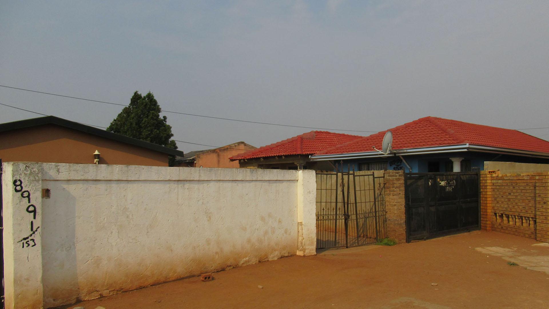 Front View of property in Protea Glen
