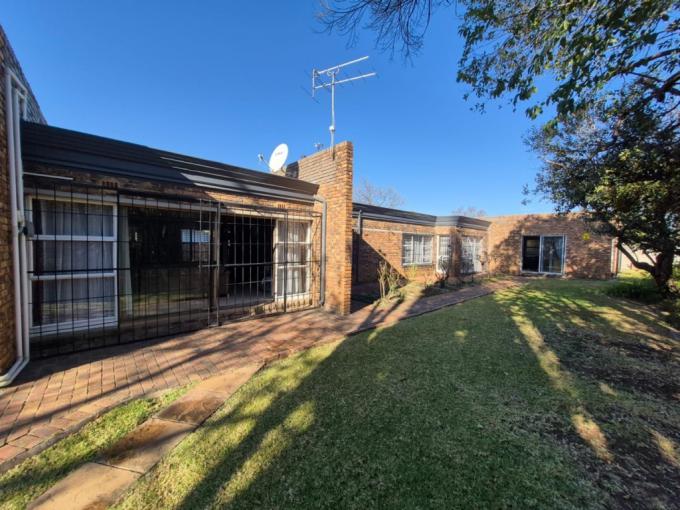 3 Bedroom House for Sale For Sale in Brackenhurst - MR689293