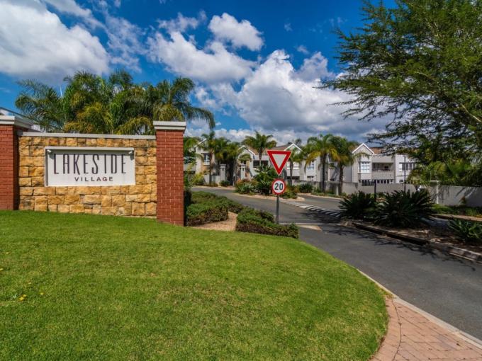 2 Bedroom Apartment to Rent in Eagle Canyon Golf Estate - Property to rent - MR689307