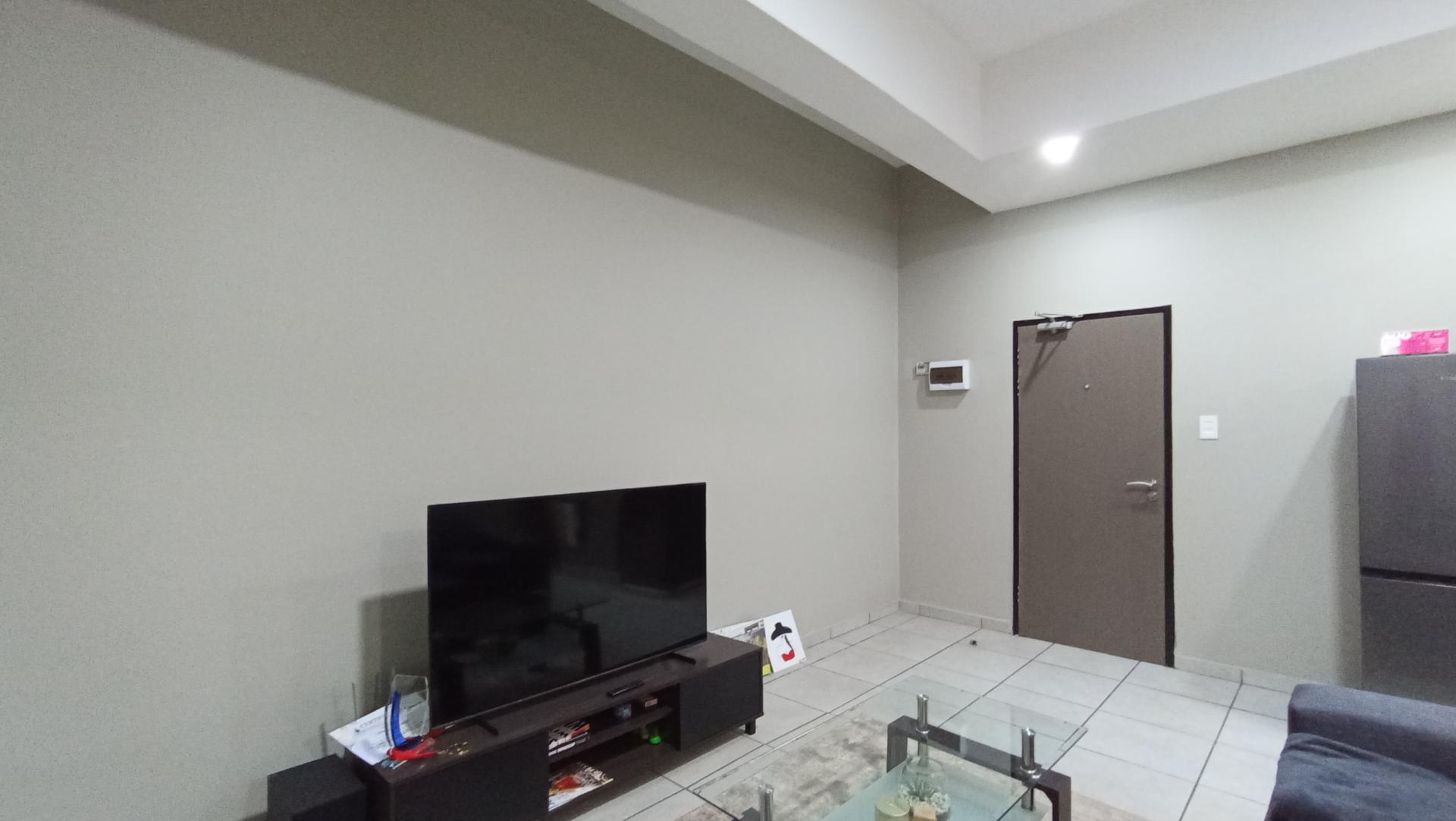 Lounges - 16 square meters of property in Rosebank - JHB