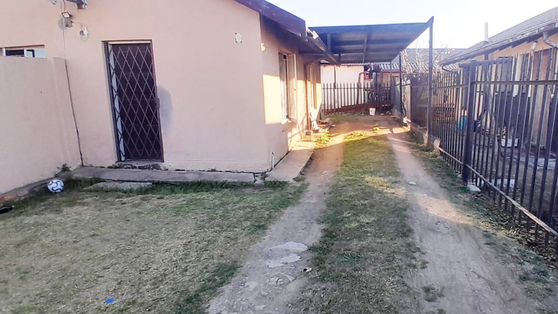 Carport  of property in Embalenhle