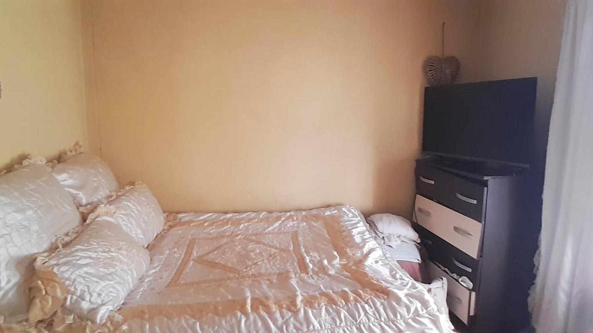 Bed Room 2 of property in Embalenhle