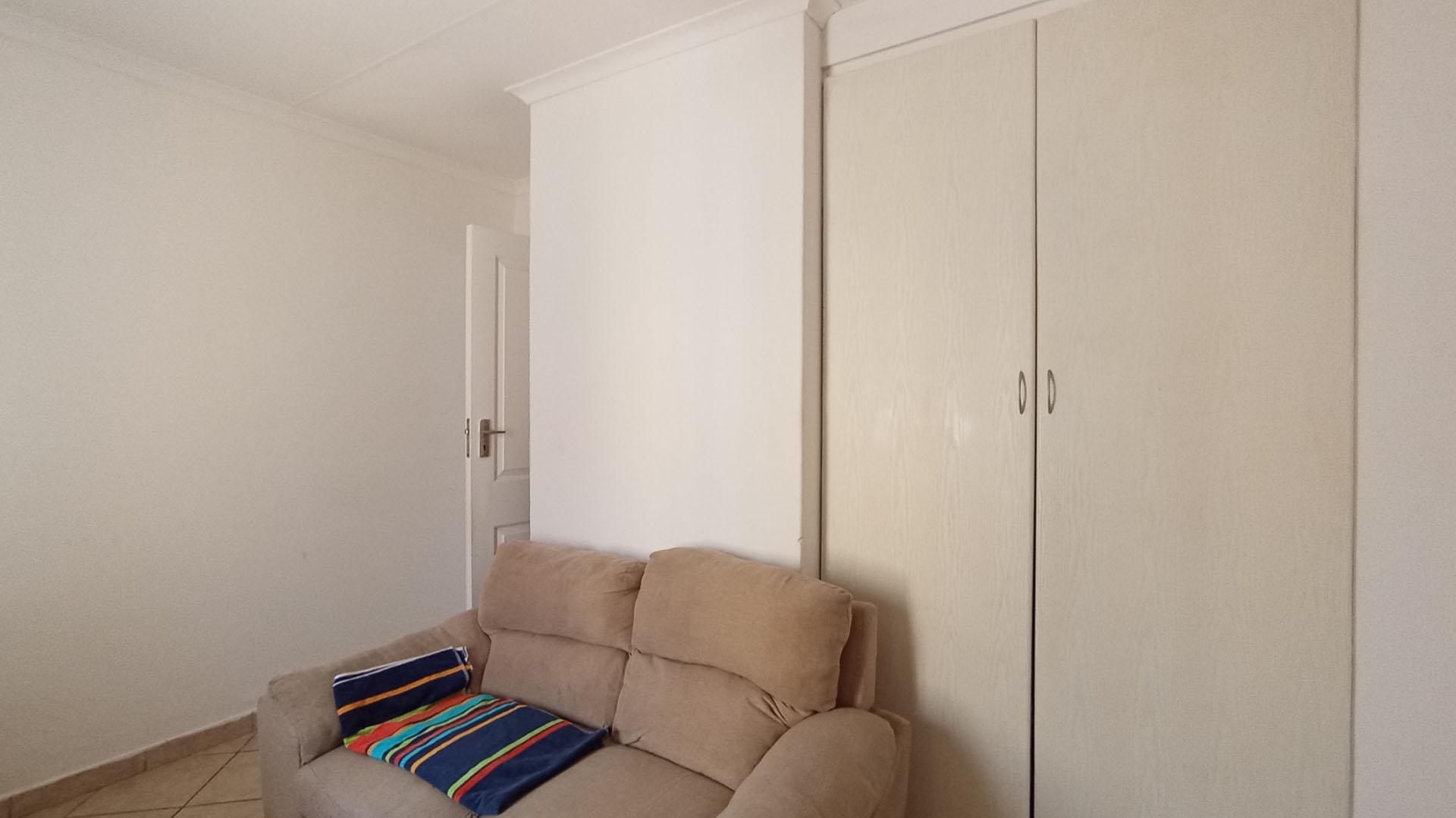 Bed Room 2 - 12 square meters of property in Winternest