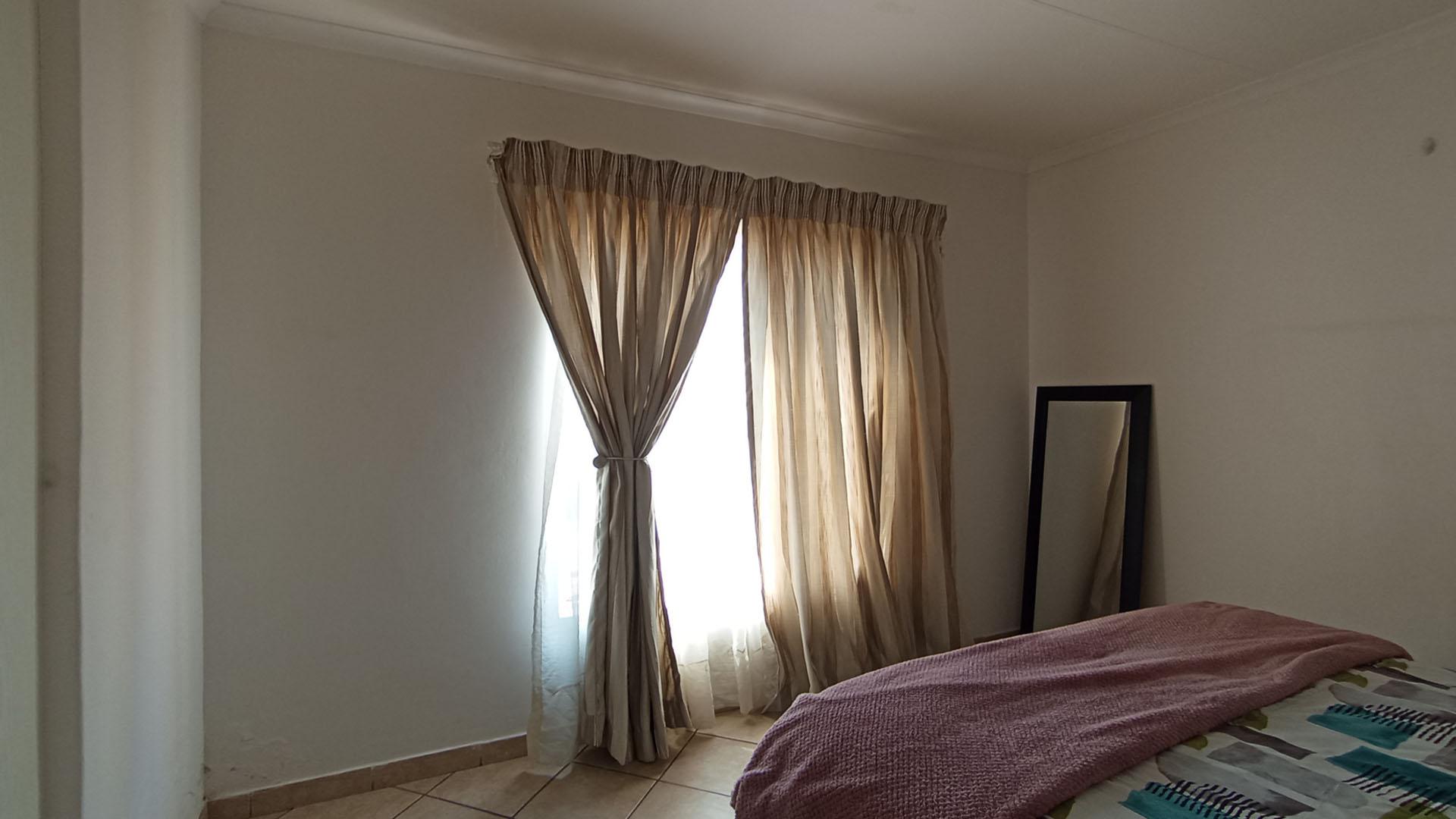 Bed Room 1 - 15 square meters of property in Winternest