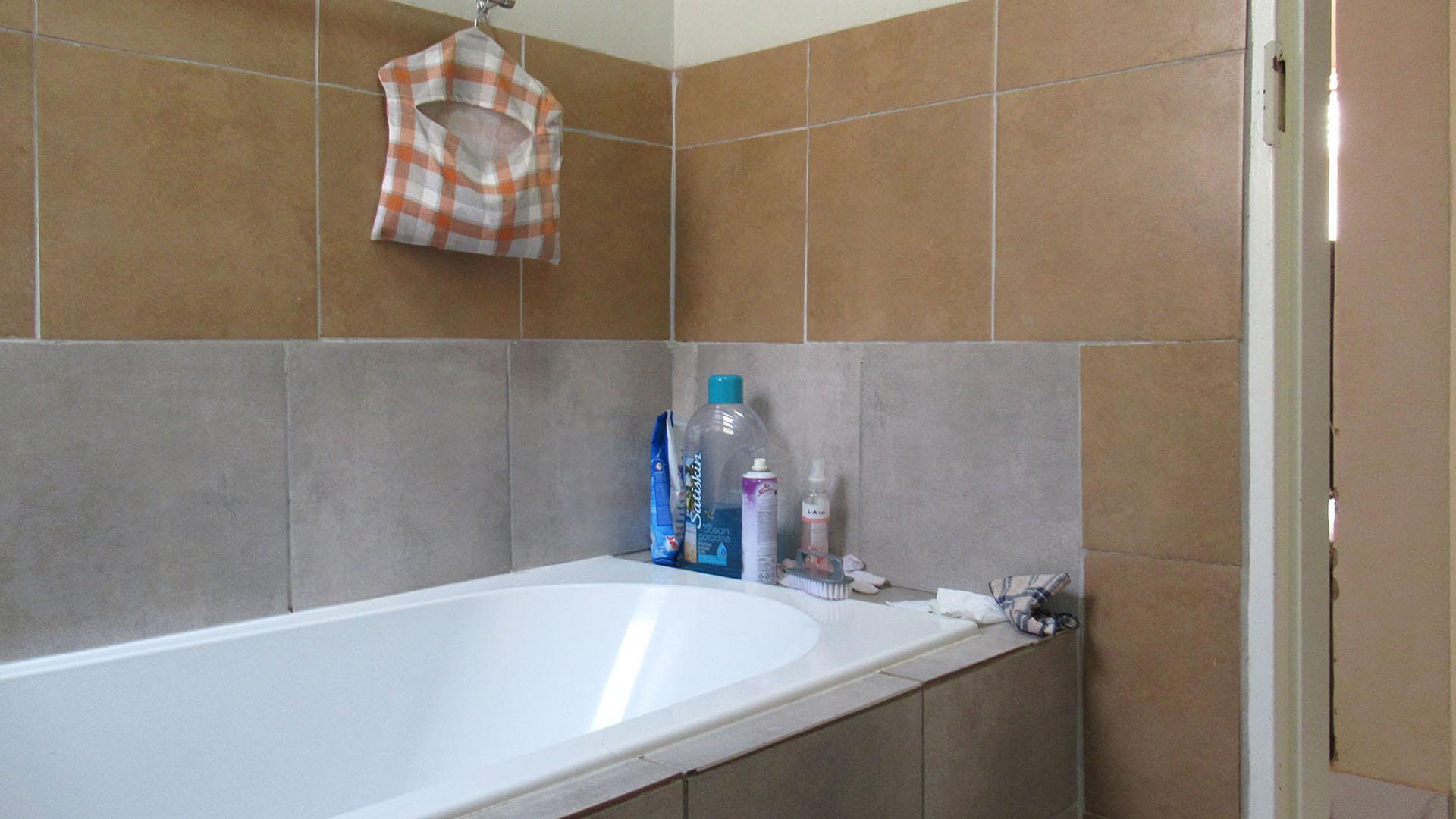 Bathroom 1 - 4 square meters of property in Lehae
