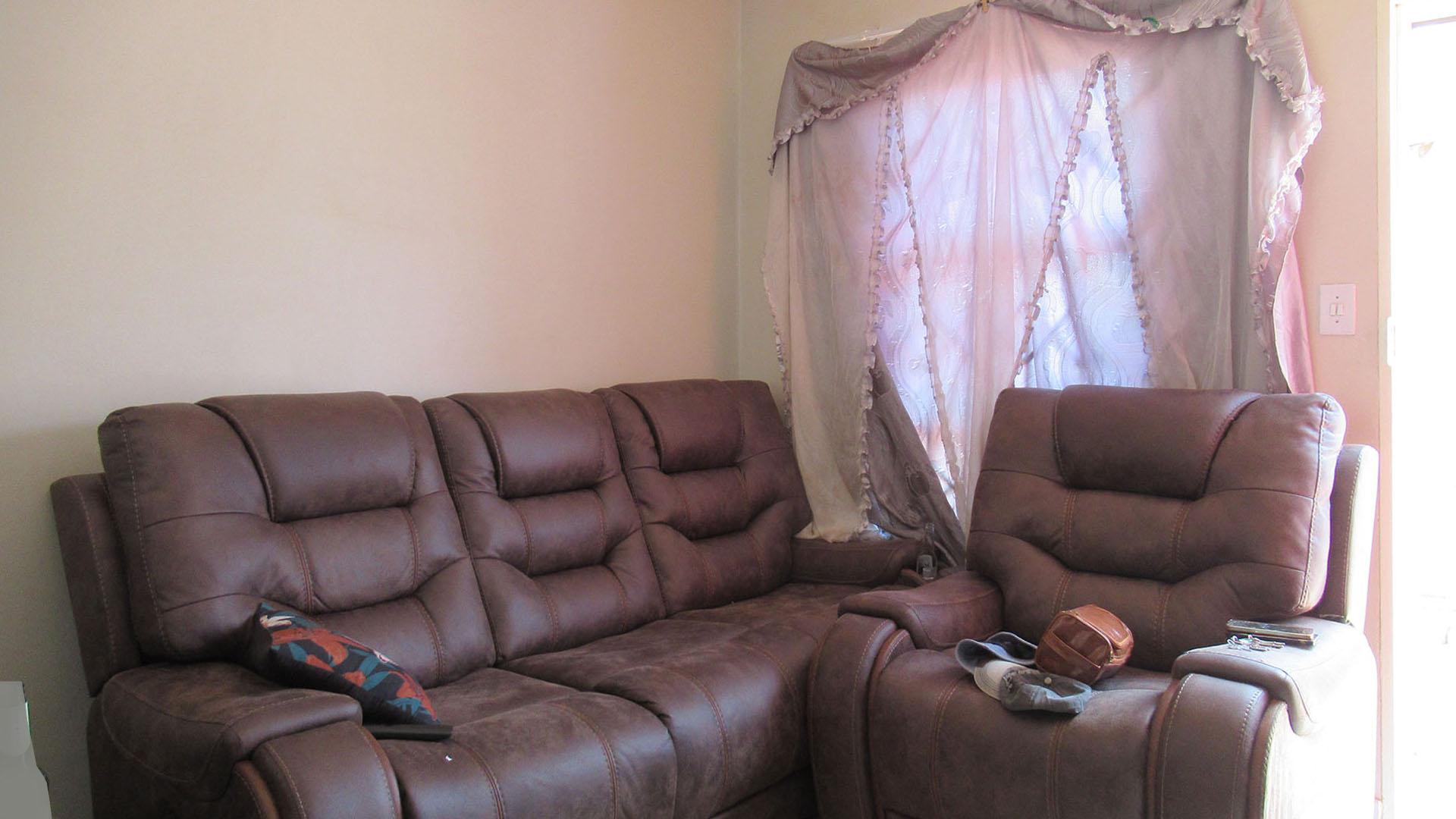 Lounges - 12 square meters of property in Lehae