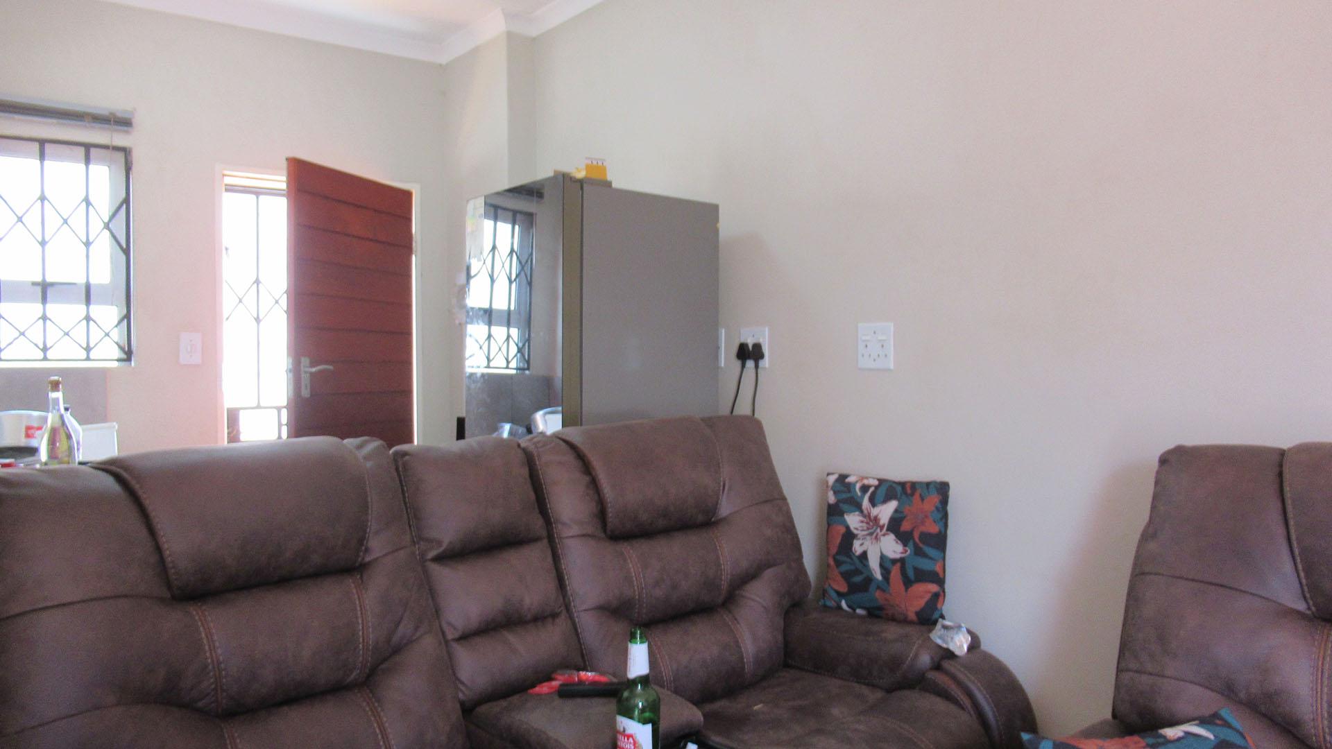 Lounges - 12 square meters of property in Lehae