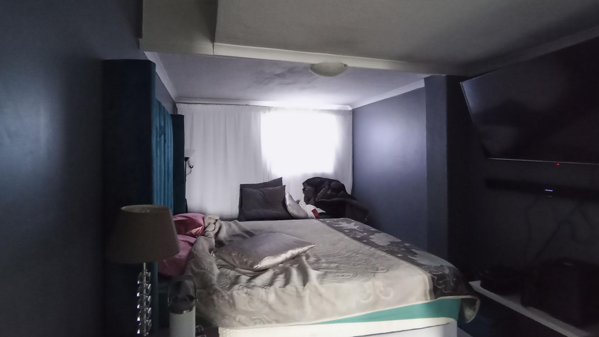 Main Bedroom - 15 square meters of property in Riverside View