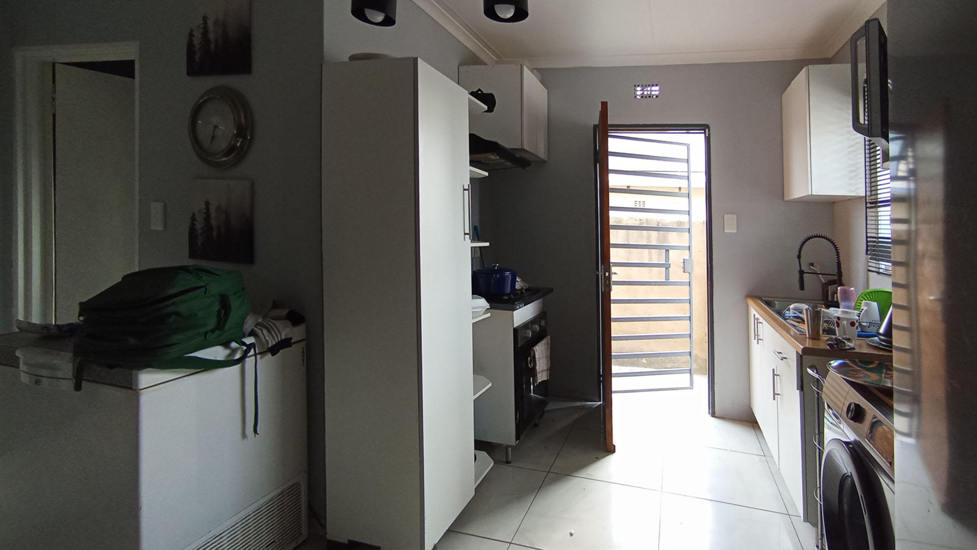 Kitchen - 10 square meters of property in Riverside View