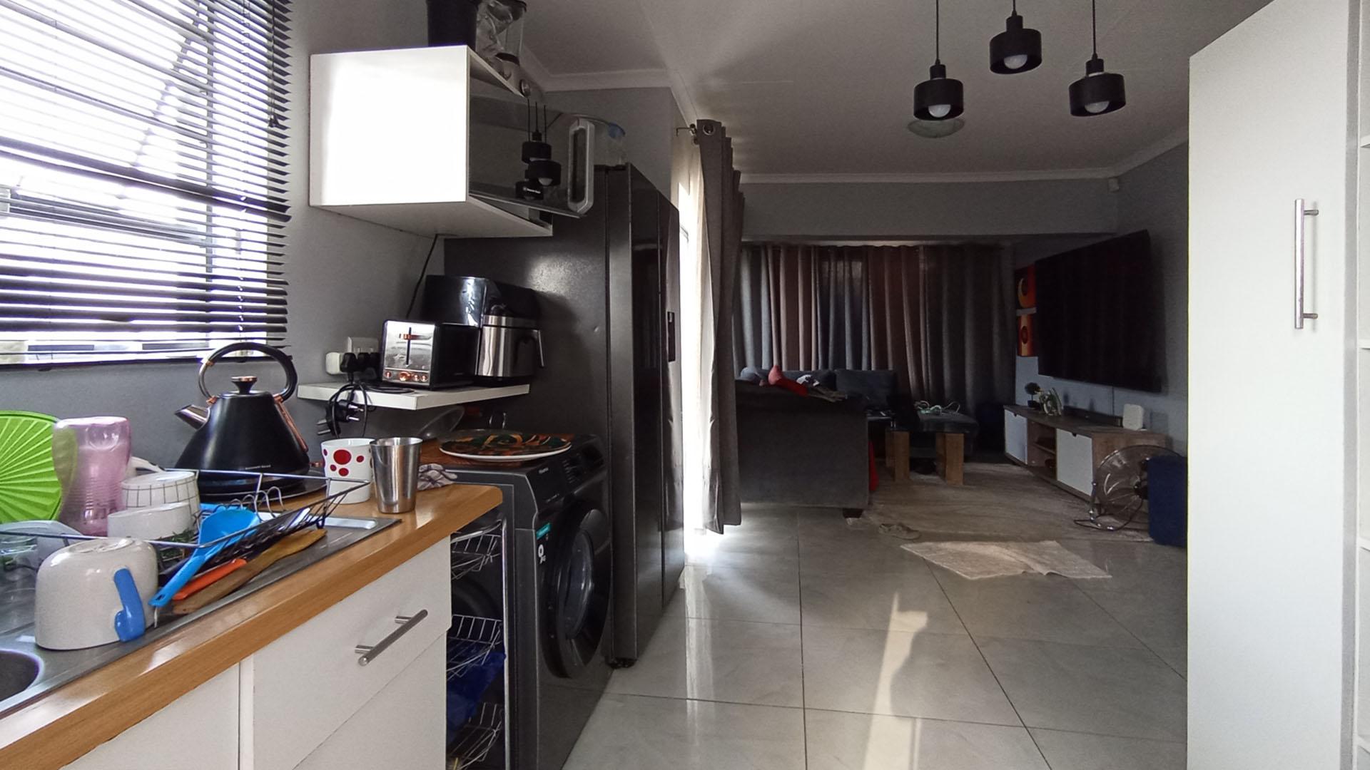 Kitchen - 10 square meters of property in Riverside View