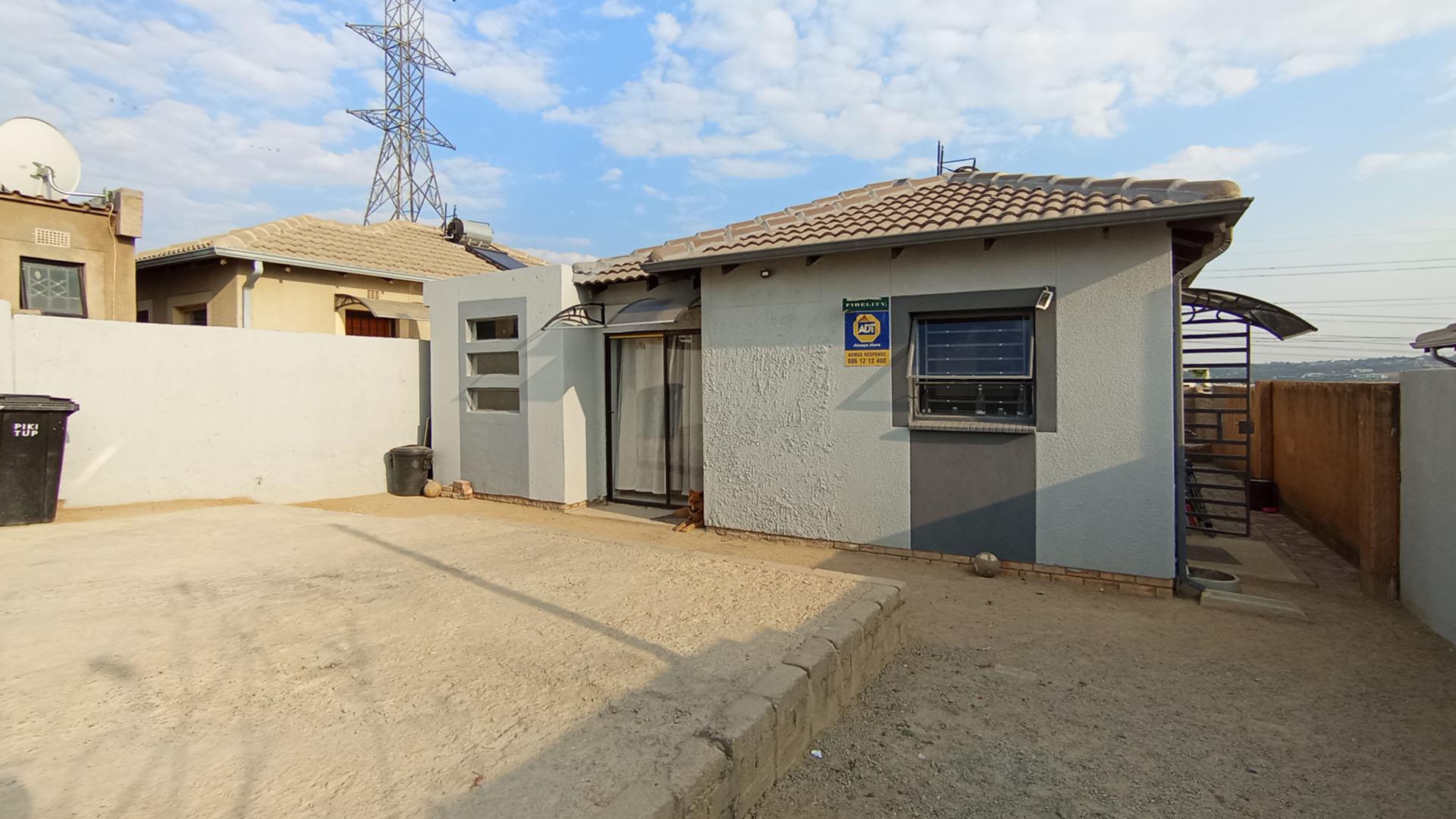Front View of property in Riverside View