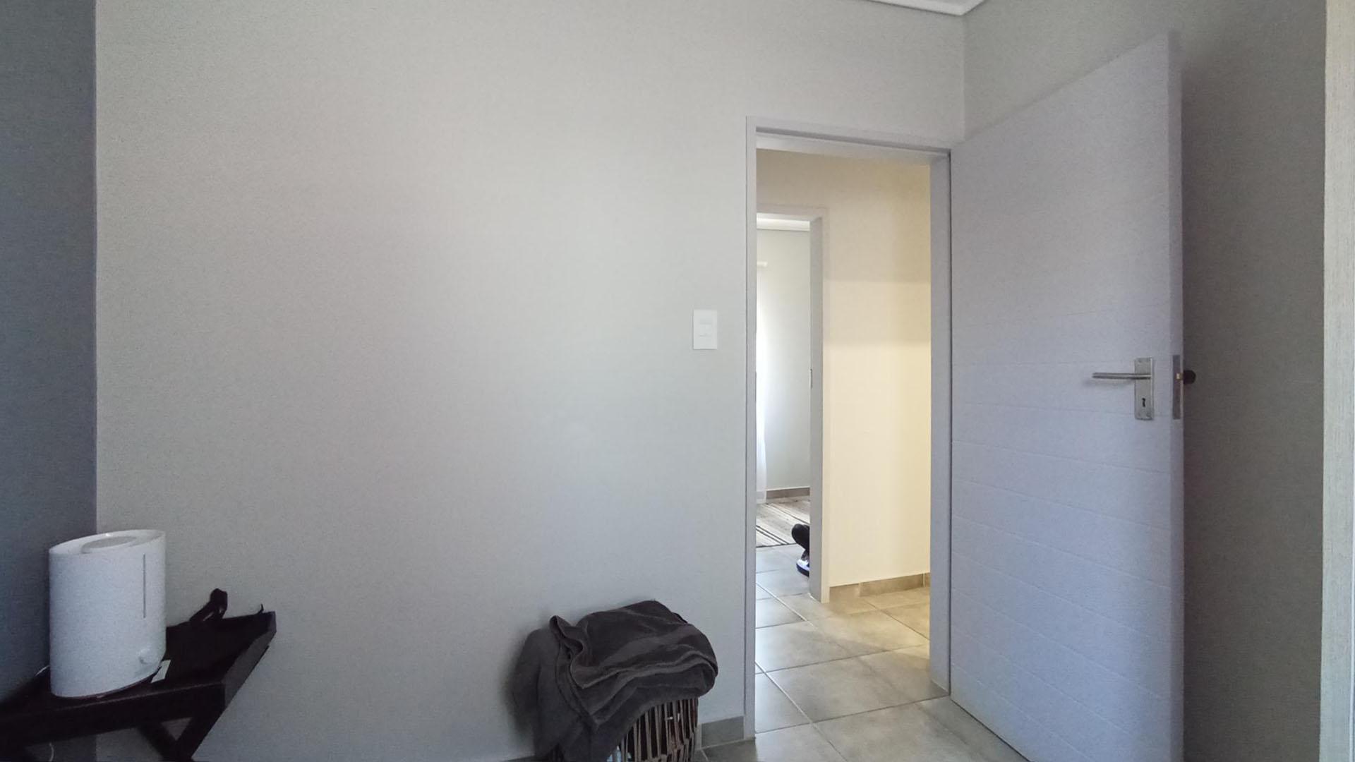 Bed Room 1 - 8 square meters of property in Lotus Gardens