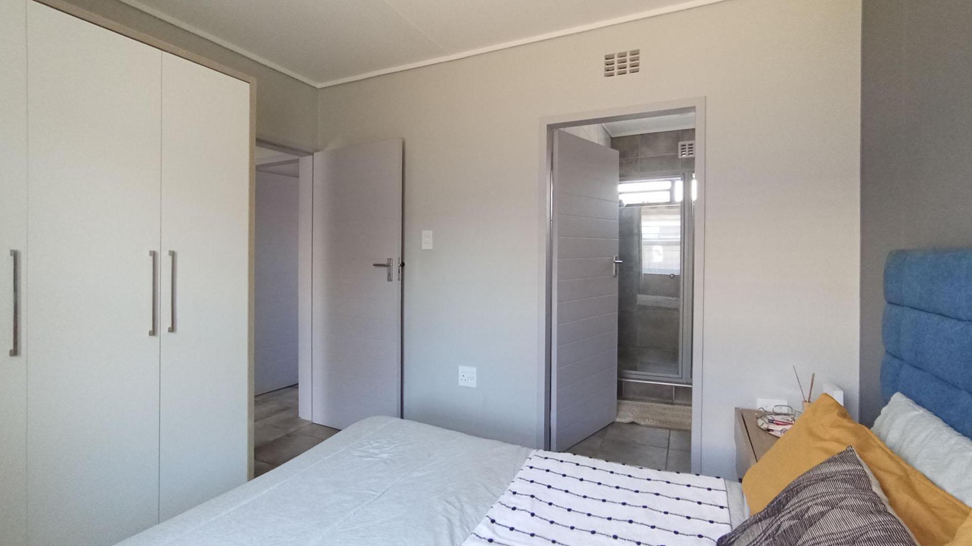 Main Bedroom - 11 square meters of property in Lotus Gardens