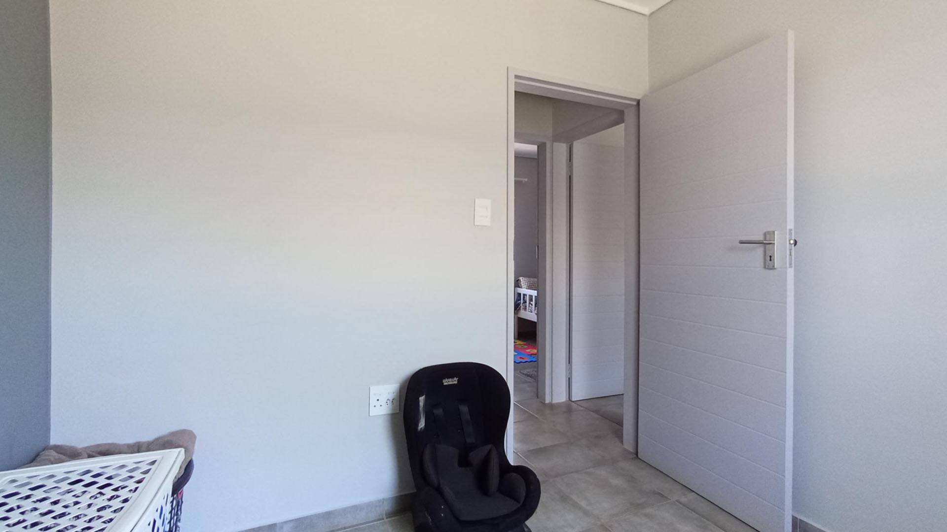 Bed Room 2 - 7 square meters of property in Lotus Gardens